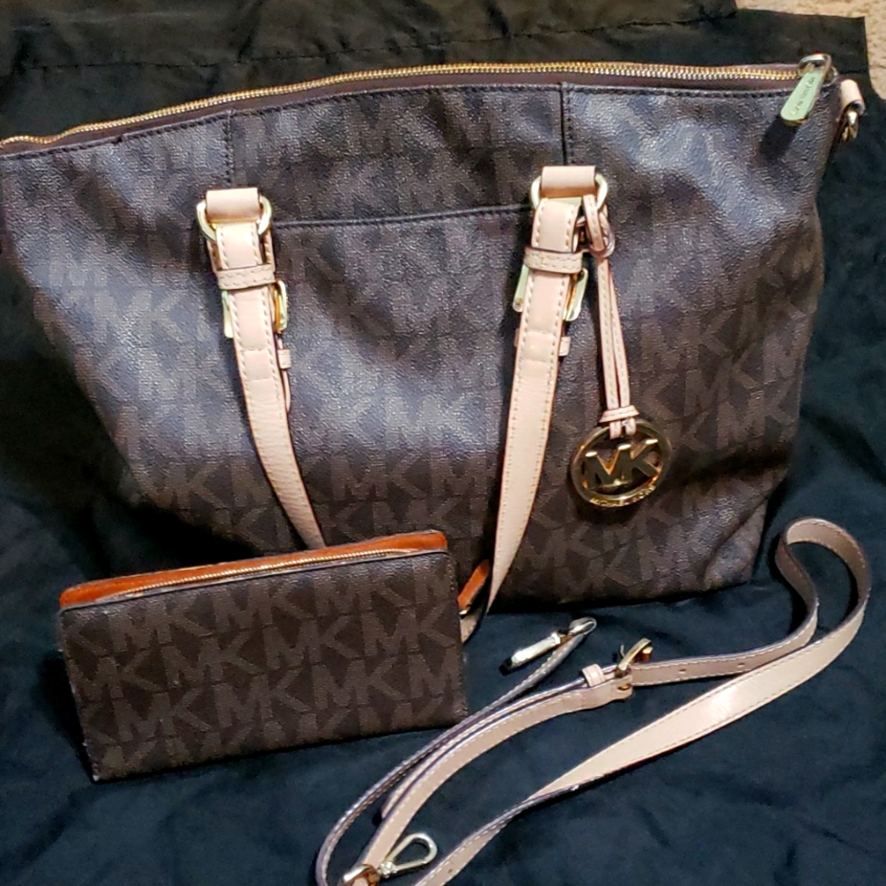 Michael kors bag with wallet